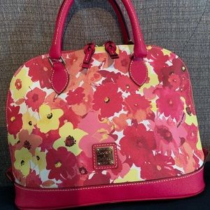 🌺 Sold🌼Donney & Bourke Floral Bag